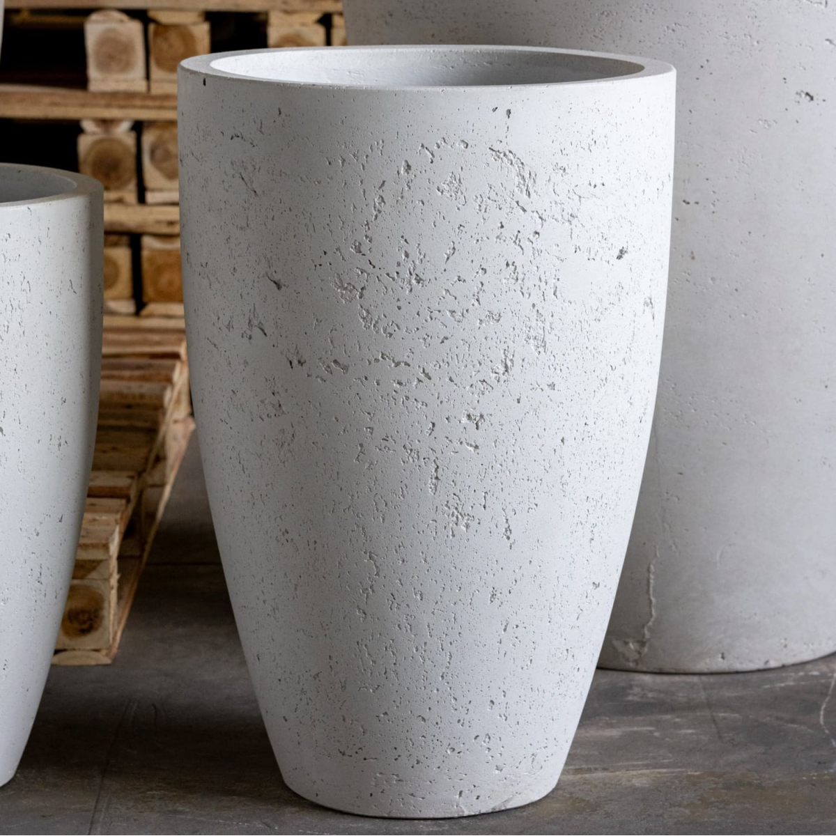 Vessara | White Mist – 68cm Extra Large Tall Concrete Vase Planter – 61L Indoor & Outdoor Decorative Plant Pot