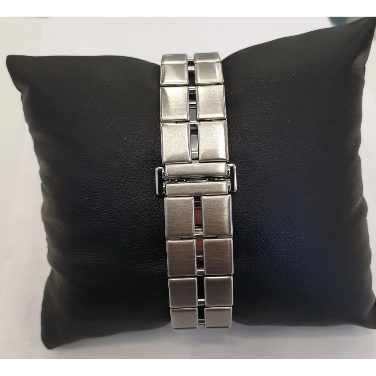 Seiko Ladies Hardlex Crystal Black Face Dial Watch SXJX13P1 - CLEARANCE NEEDS RE-BATTERY