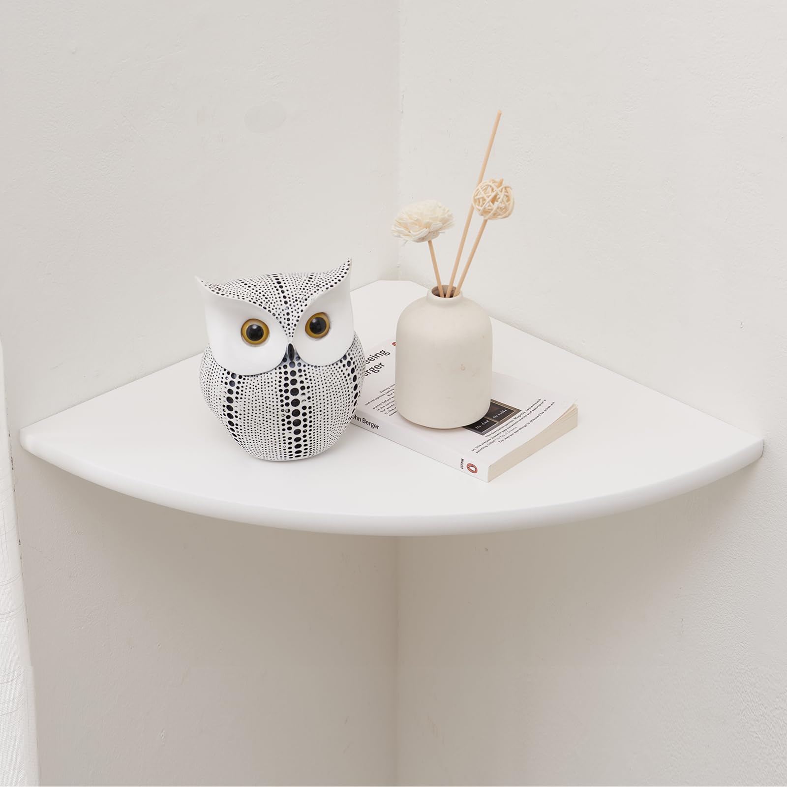 GIEANOO Corner Shelf, Solid Oak Wood White Floating Corner Shelf Wall Mount 16inch Round End Floating Speaker Shelf With Wire Hole Shelf for Bedroom