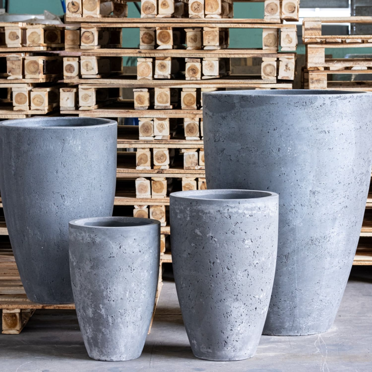 Vessara | Onyx Dusk – 55cm Extra Large Concrete Vase Planter – 32L Tall Plant Pot