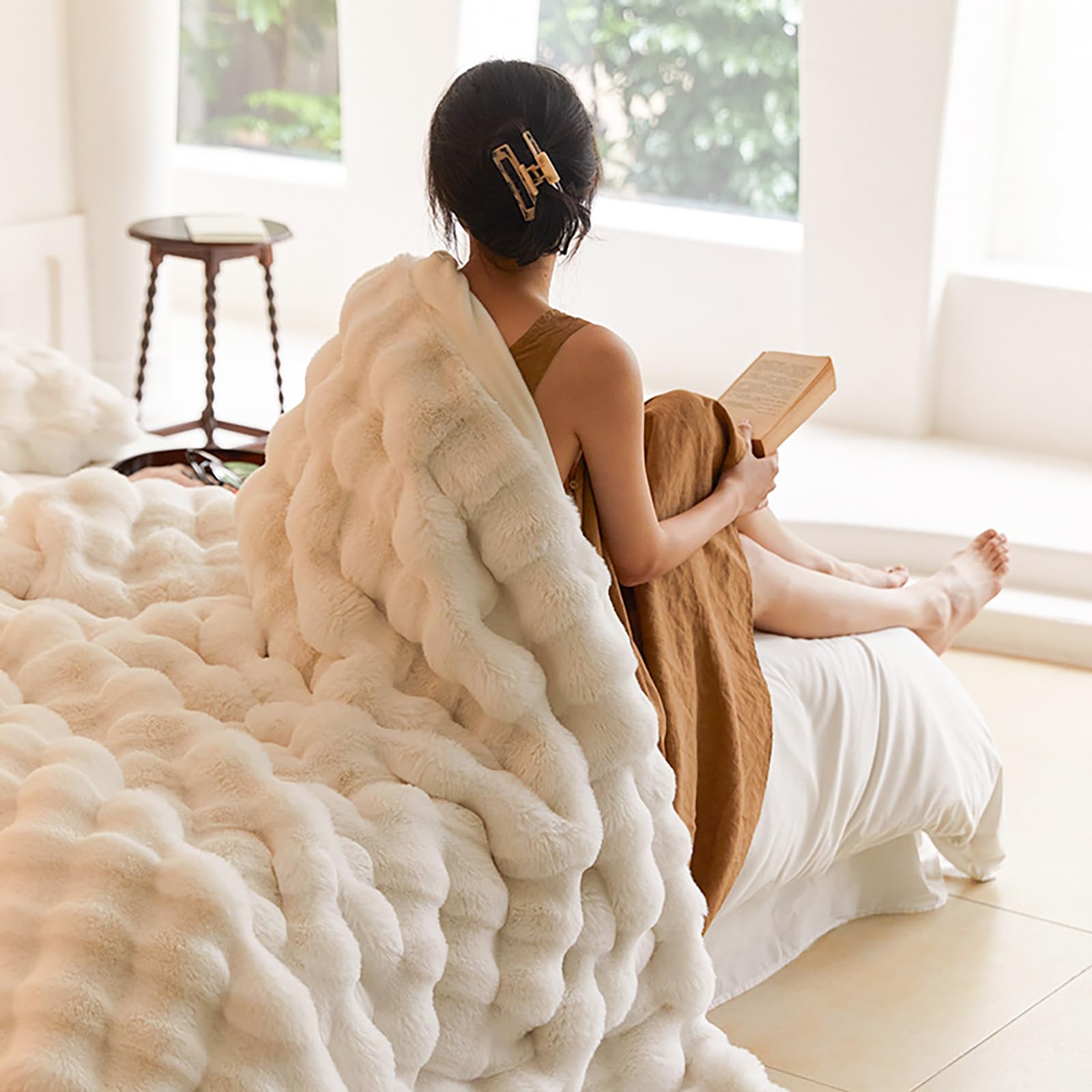 Faux Rabbit Fur Throw Blanket, Luxury Soft Warm Bubble Blanket for Bed, Couch, Sofa, Beige, 127 X 152 CM