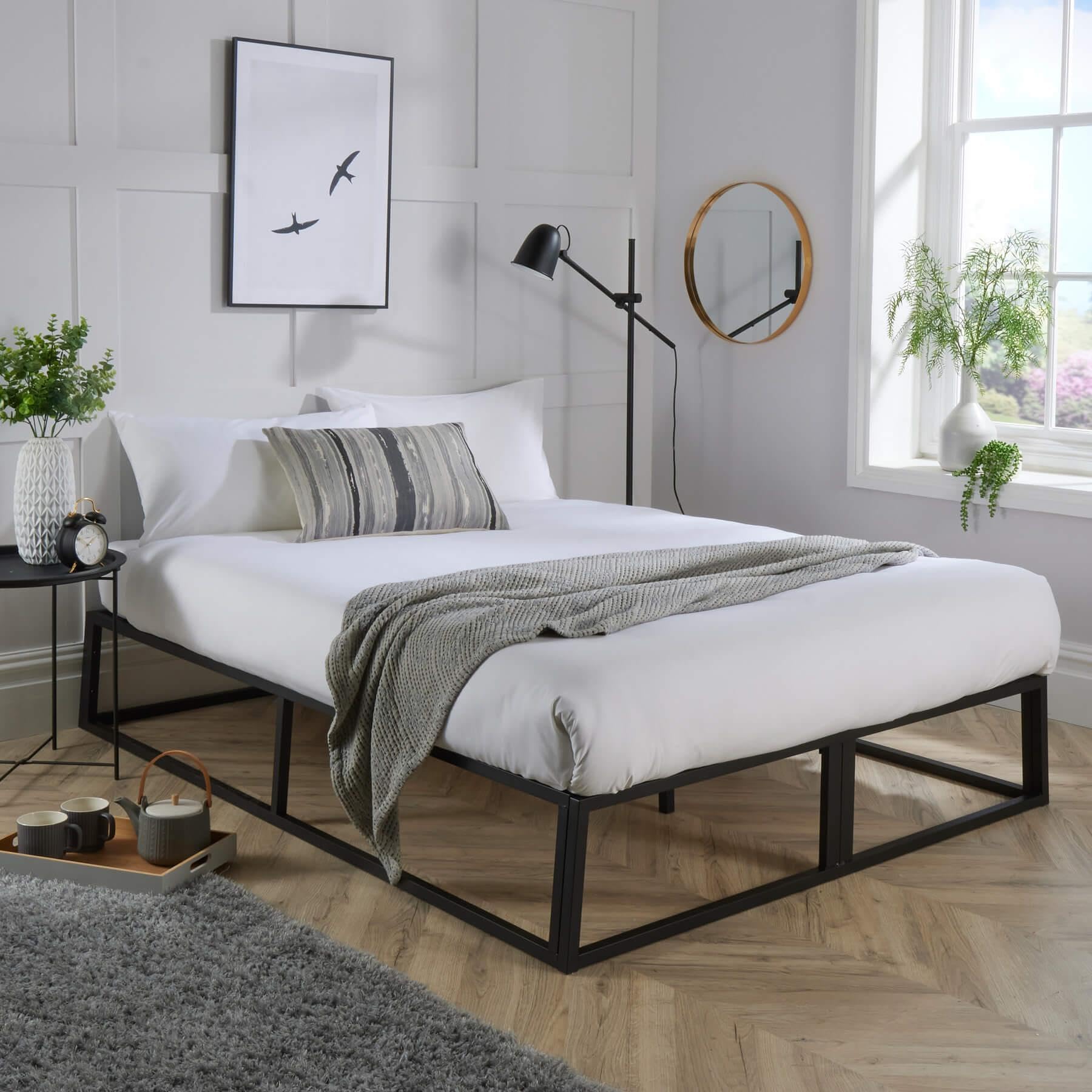 Home Source Heavy Duty Black Metal Frame 4ft 6-Inch Platform Bed with Slatted Support, Double
