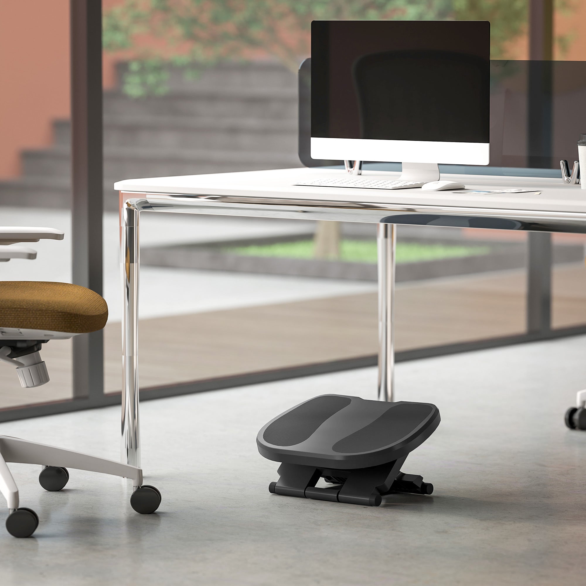 HOMCOM Adjustable Under-Desk Footrest Height Angle Tilt Anti-Slip Compact Health