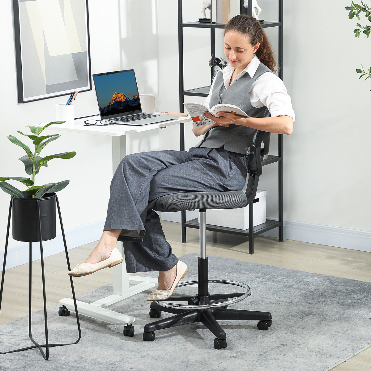 Vinsetto Swivel Mesh Office Chair w/ Adjustable Footrest Ring
