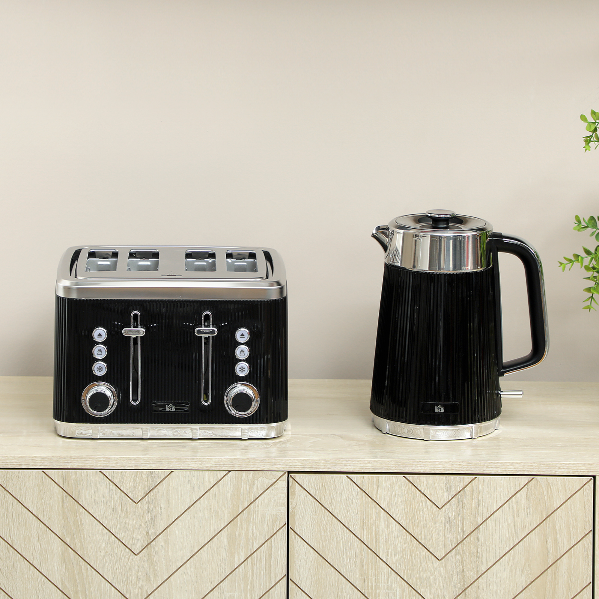 HOMCOM 1.7L 3000W Rapid Boil Kettle and 4 Slice Toaster Set Crumb Tray Black