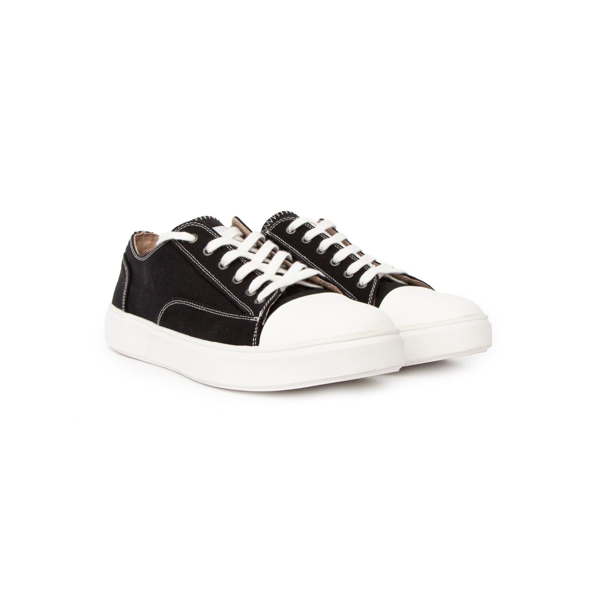 Nesta Trainers Black