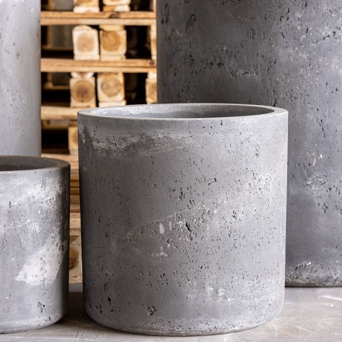 Aurella | Onyx Dusk – 40cm Large Concrete Cylinder Planter – 34L Round Plant Pot - Zestio