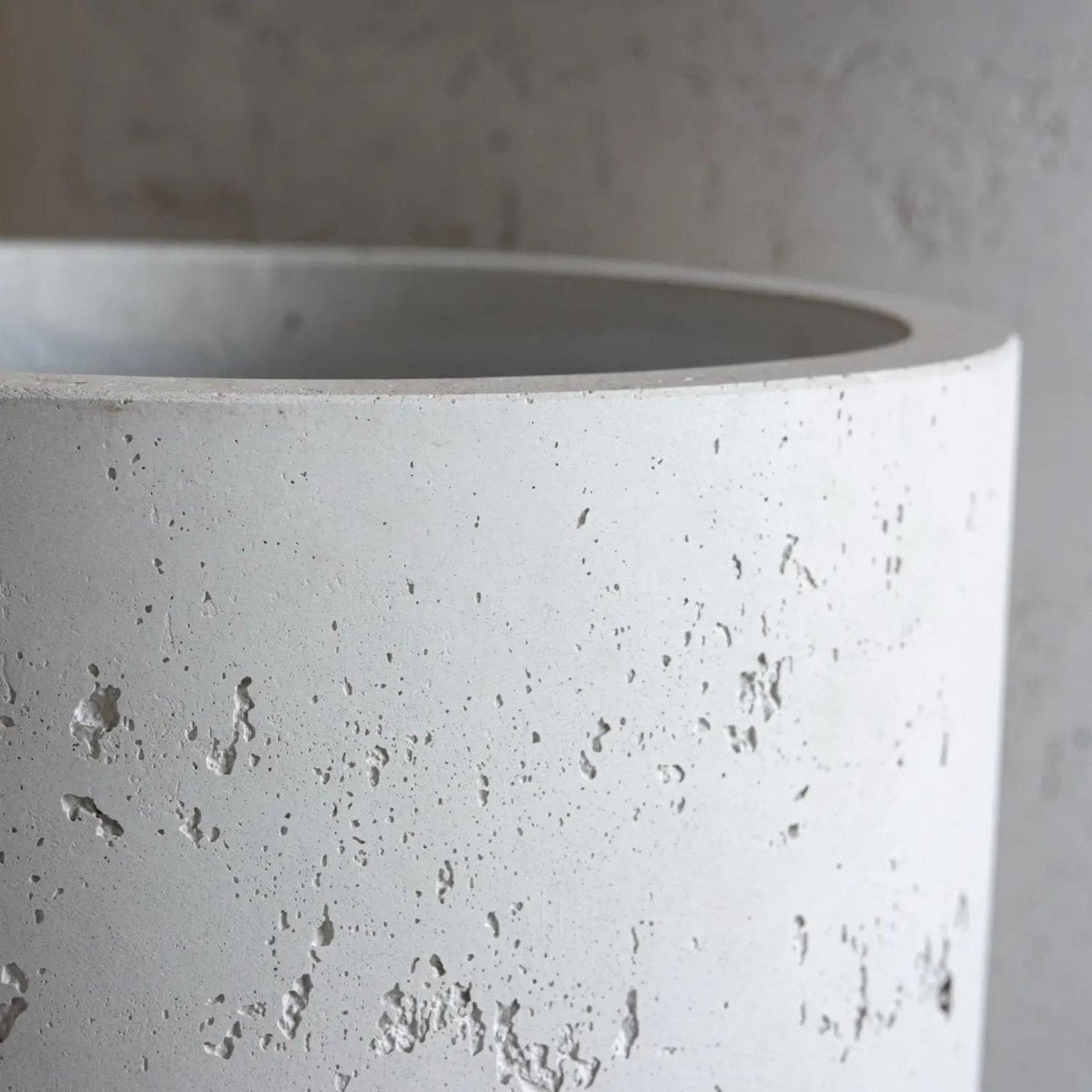 Aurella | White Mist – 70cm X Large Concrete Cylinder Planter – 199L Round Plant Pot - Zestio