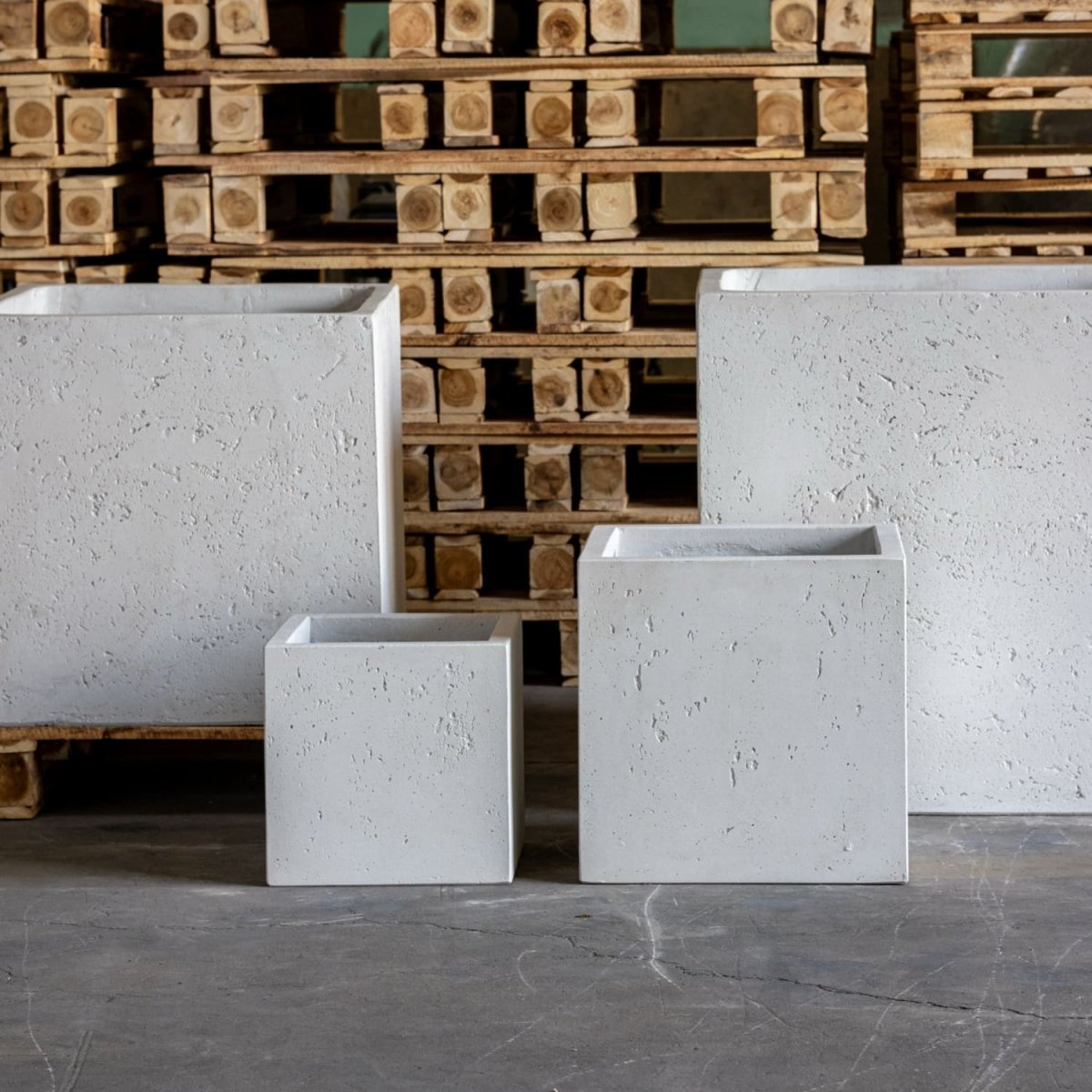 Cubrosa | White Mist – 55cm Large Square Concrete Planter – 115L Modern Plant Pot - Zestio