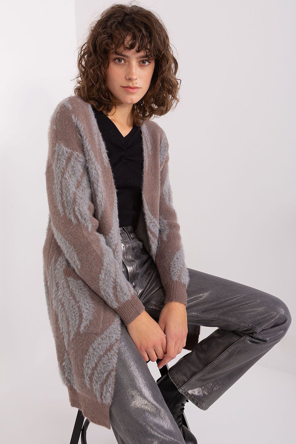Luxurious Long Sleeve Bedspread Cardigan with Pockets in Variegated Fabric for Everyday Comfort