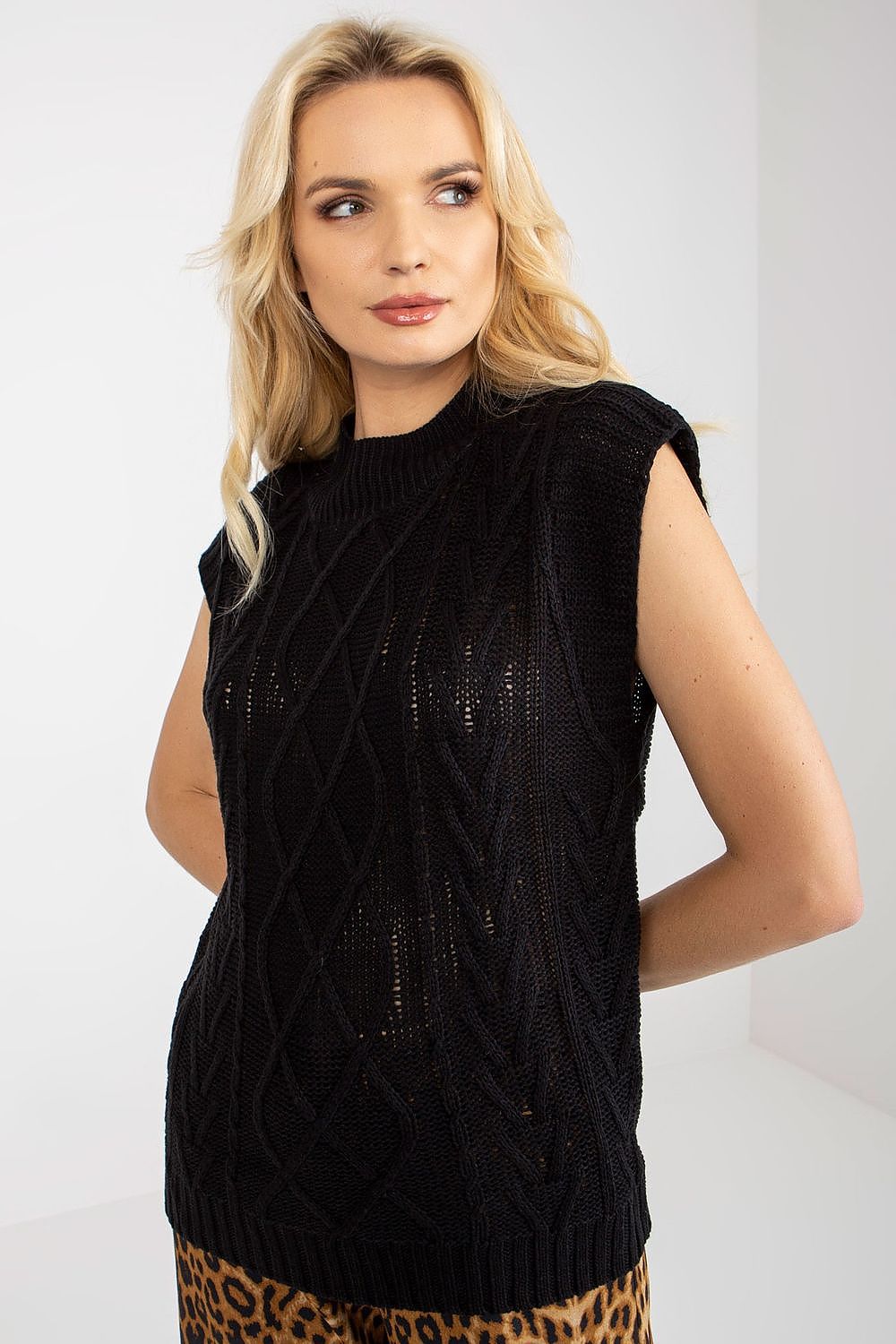 Luxury Sublevel Sleeveless Knitted Gilet with Stylish Plaid Weave – Perfect for Any Occasion