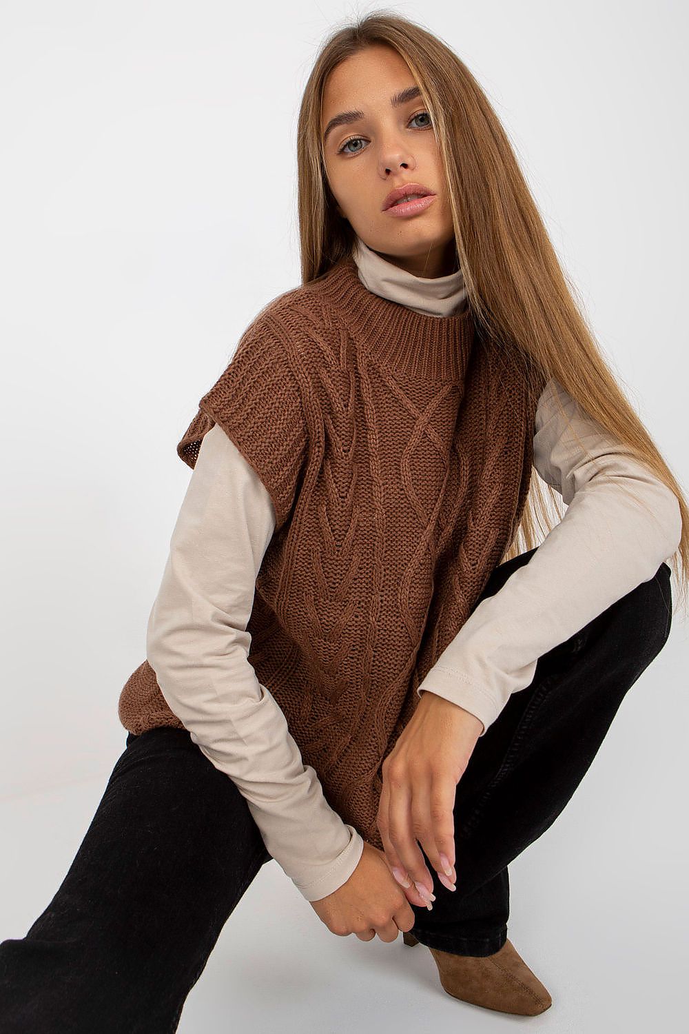 Luxury Sublevel Sleeveless Knitted Gilet with Stylish Plaid Weave – Perfect for Any Occasion
