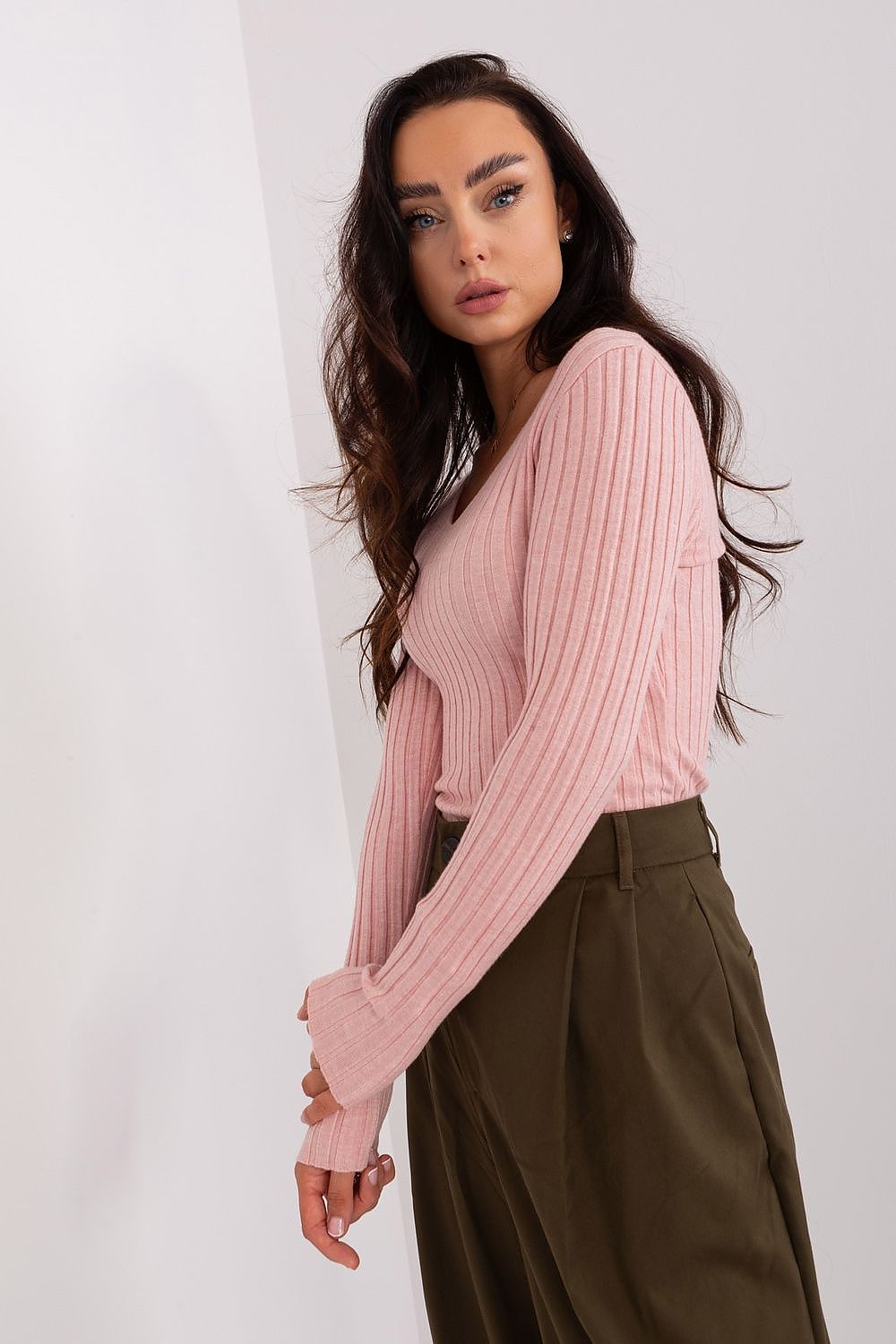 Luxury Ribbed Women's Viscose Sweater with V Neckline - Ideal for Casual Occasions