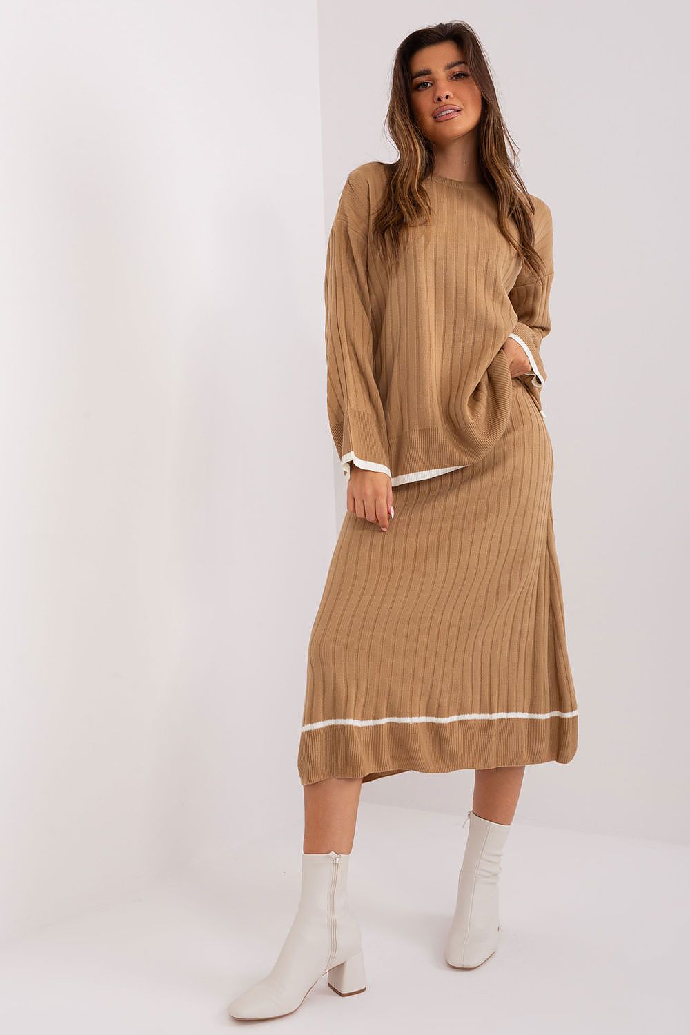 Luxury Badu Knitted Set with Contrasting Colours - Elegant Sweater & Skirt Duo in Midi Length