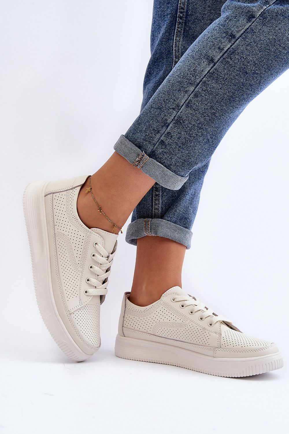 Elegant Women's Sports Shoes in Natural Leather with Platform Sole for Stylish Comfort