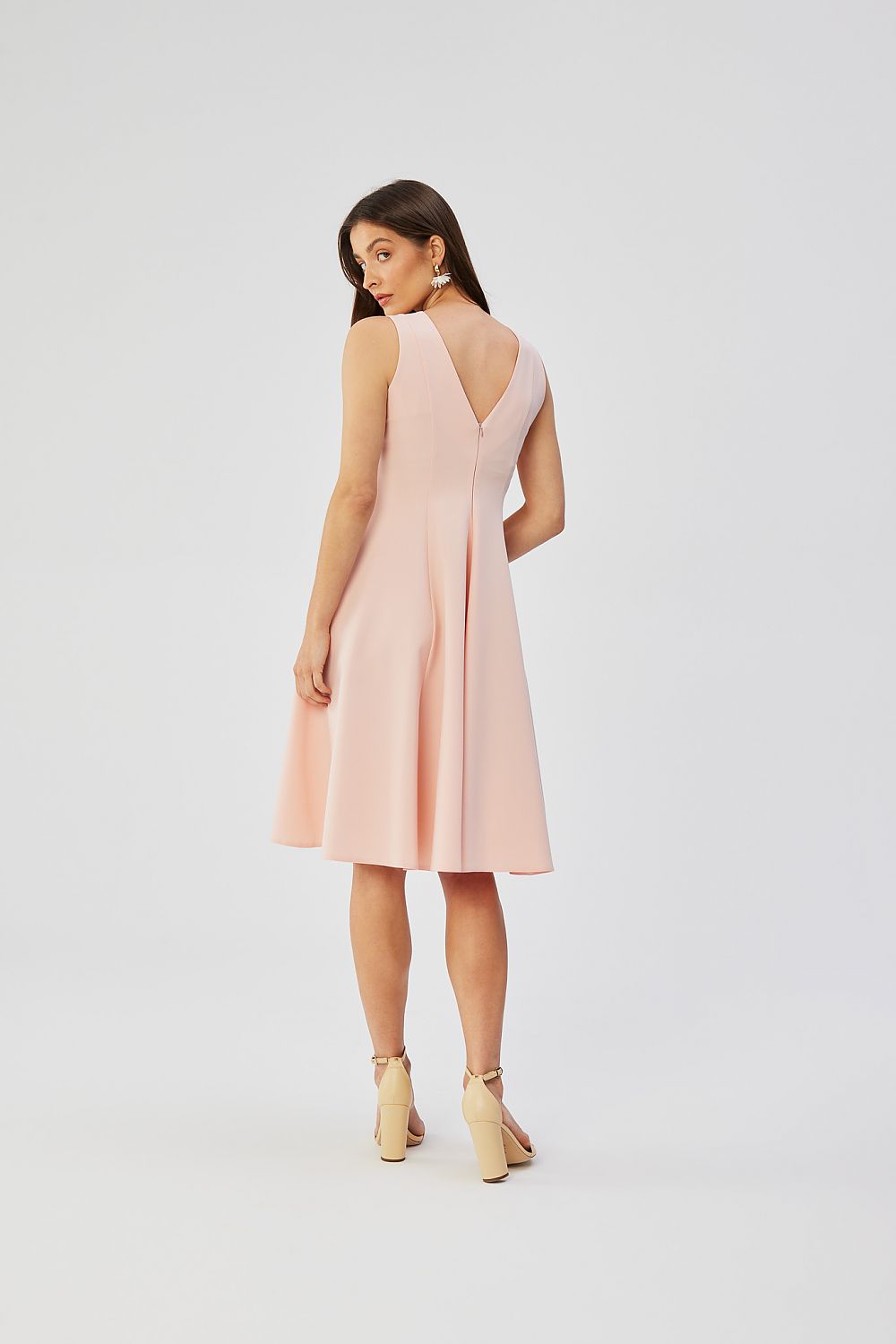 Stylove Polish Sleeveless Daydress With Fitted Cut, Side Pockets, And Elegant Dual Neckline, Sizes S-XXL