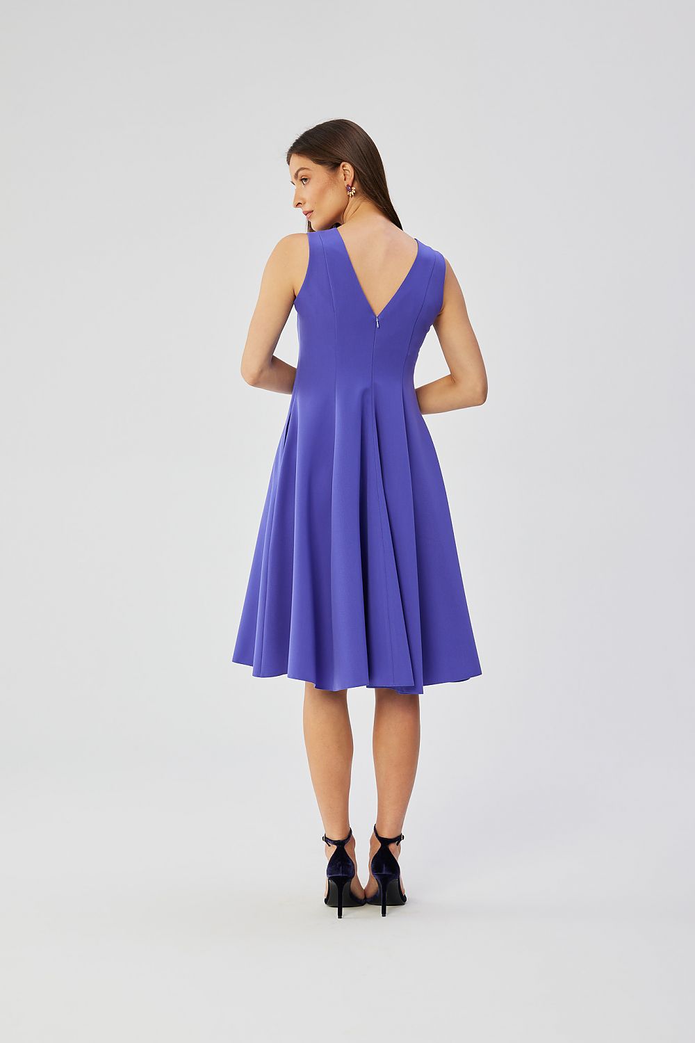 Stylove Polish Sleeveless Daydress With Fitted Cut, Side Pockets, And Elegant Dual Neckline, Sizes S-XXL