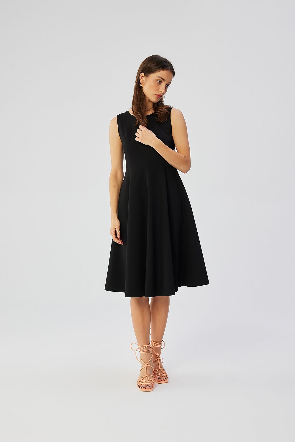 Stylove Polish Sleeveless Daydress With Fitted Cut, Side Pockets, And Elegant Dual Neckline, Sizes S-XXL