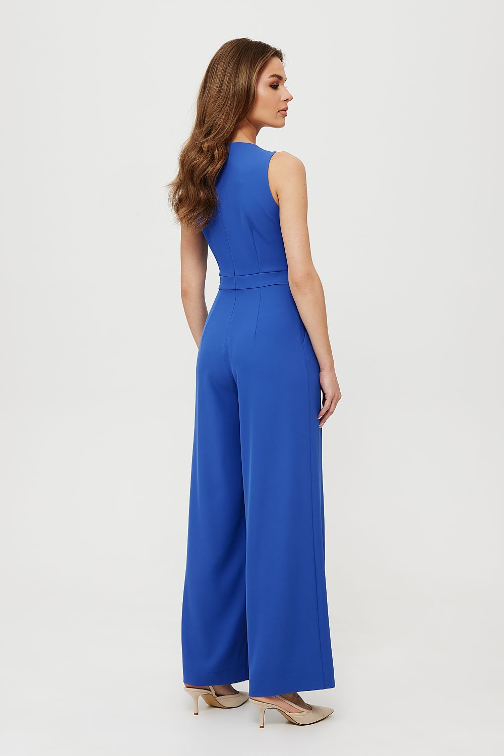 Modern Elegant Sleeveless Jumpsuit with Wide Legs and Pockets – Premium Polish Tailoring