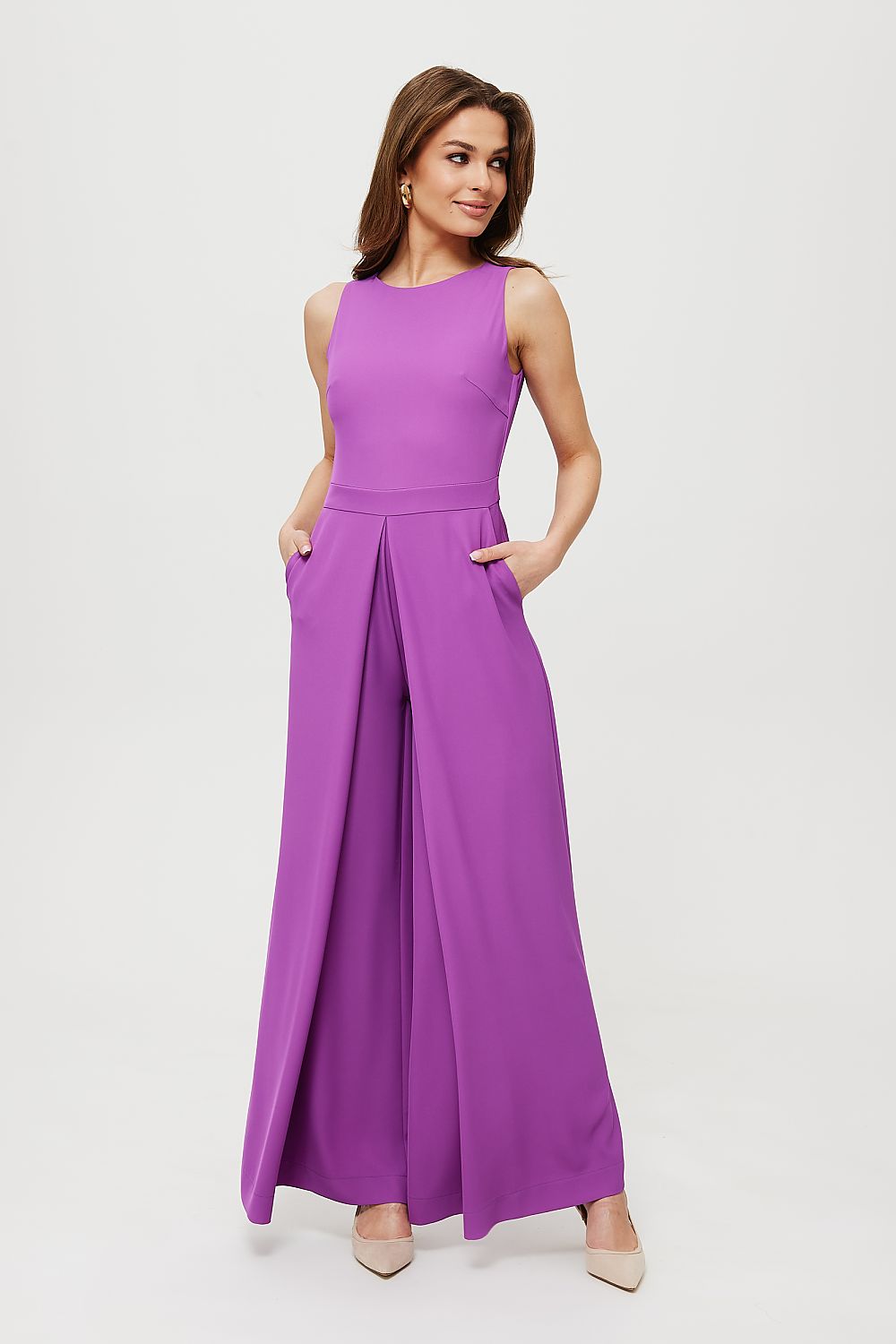 Modern Elegant Sleeveless Jumpsuit with Wide Legs and Pockets – Premium Polish Tailoring