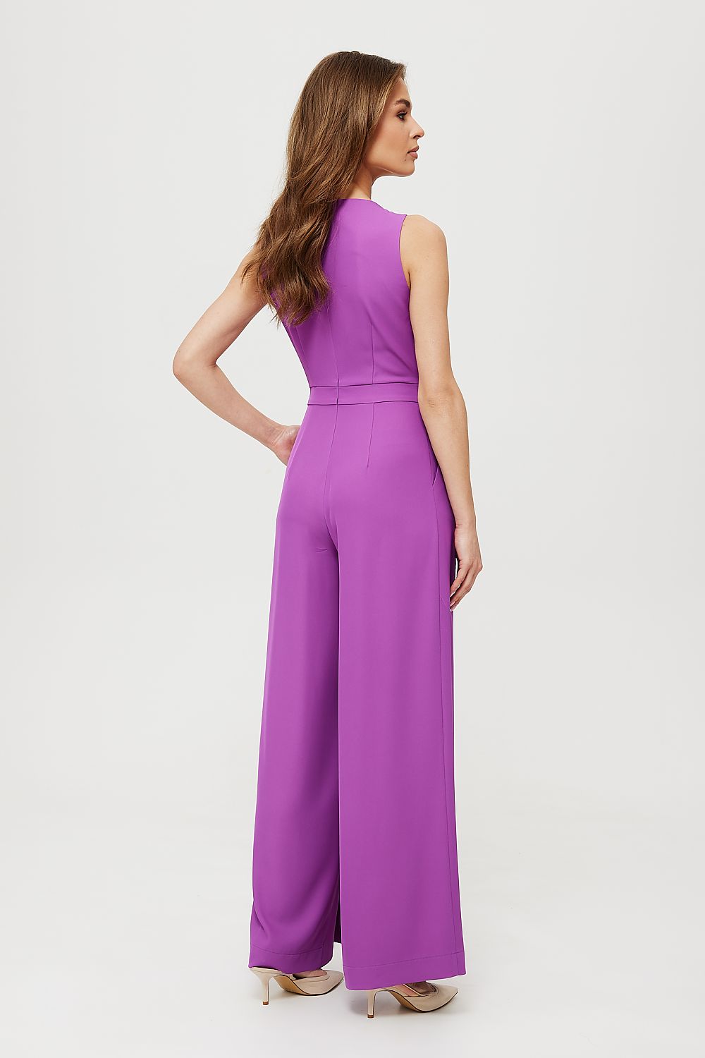 Modern Elegant Sleeveless Jumpsuit with Wide Legs and Pockets – Premium Polish Tailoring