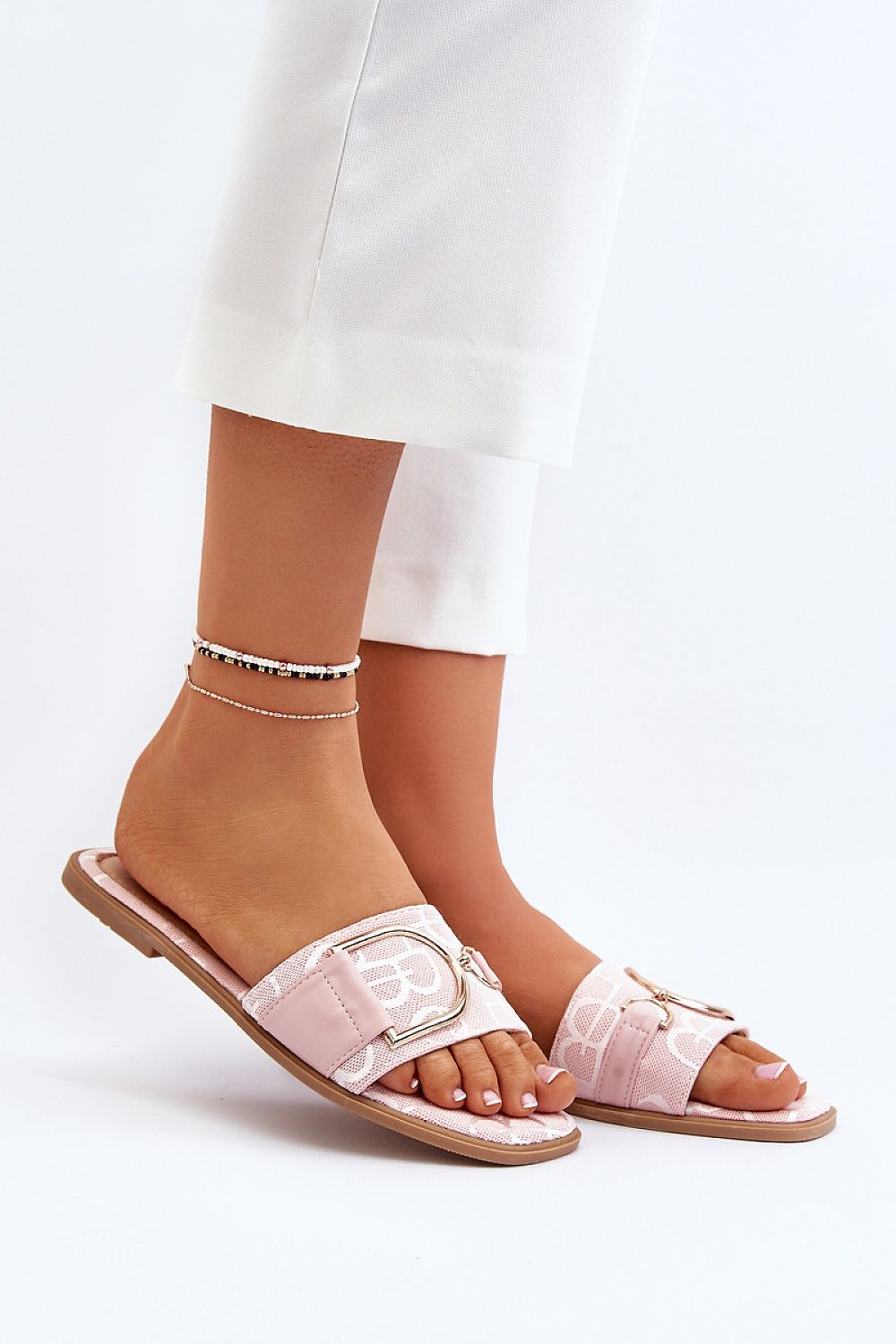 Elegant Women's Flat-Heeled Flip-Flops with Gold Detailing for Summer Style