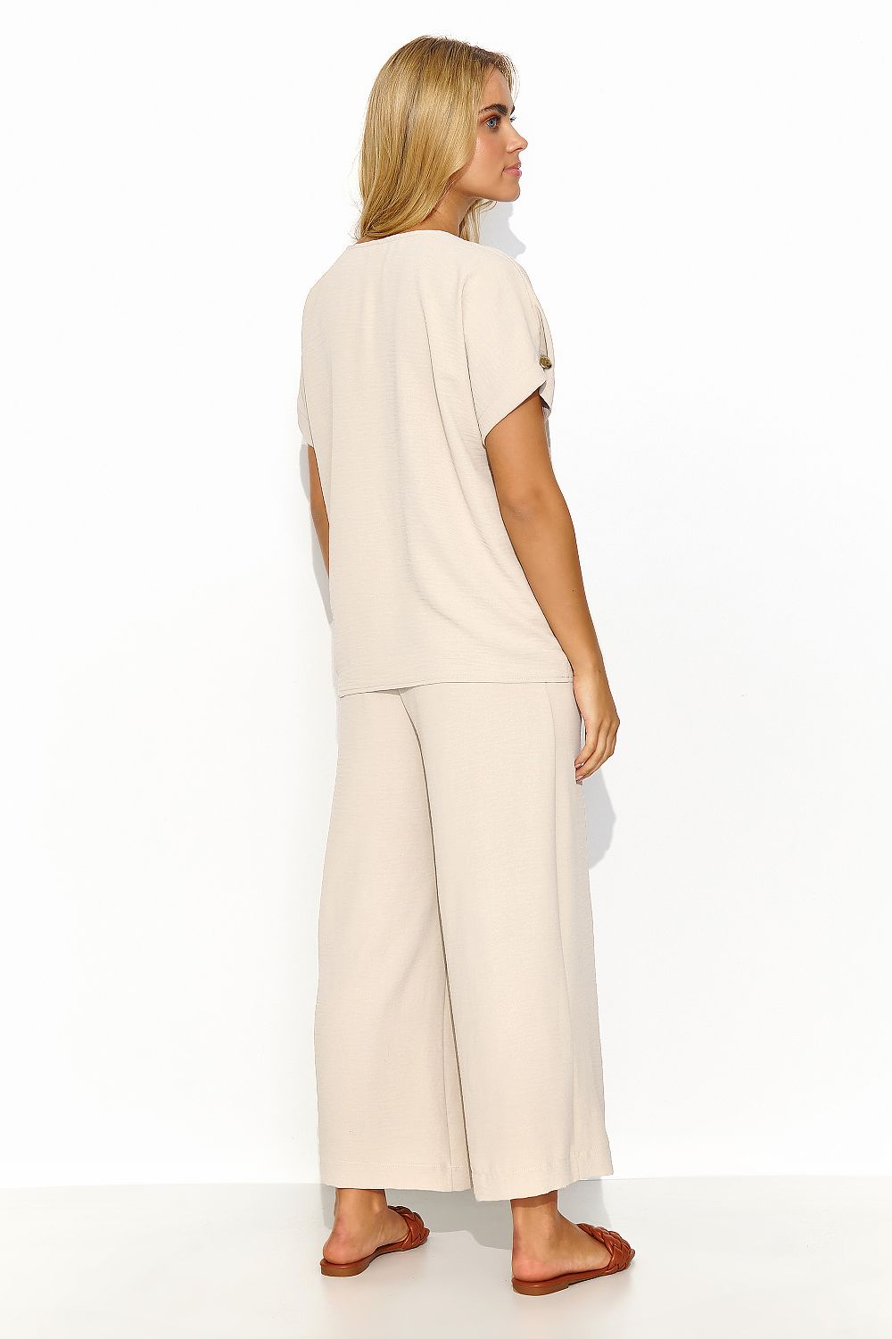 Elegant women's 2-piece set with v-neck blouse & wide-leg...
