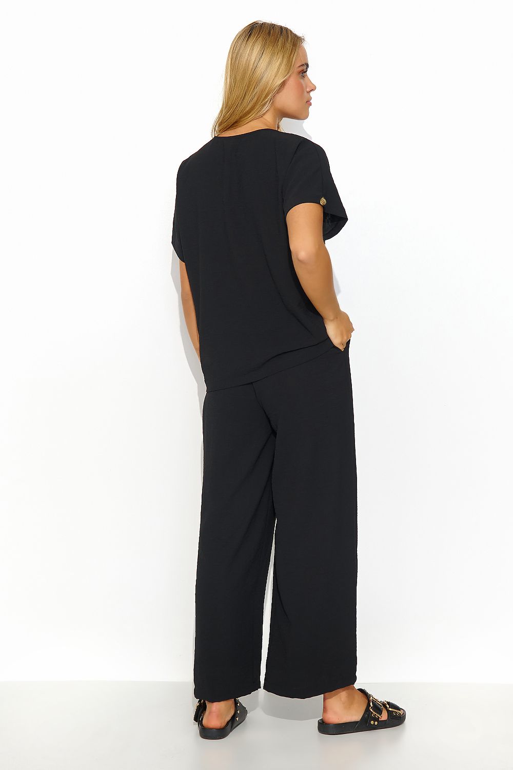 Elegant women's 2-piece set with v-neck blouse & wide-leg...