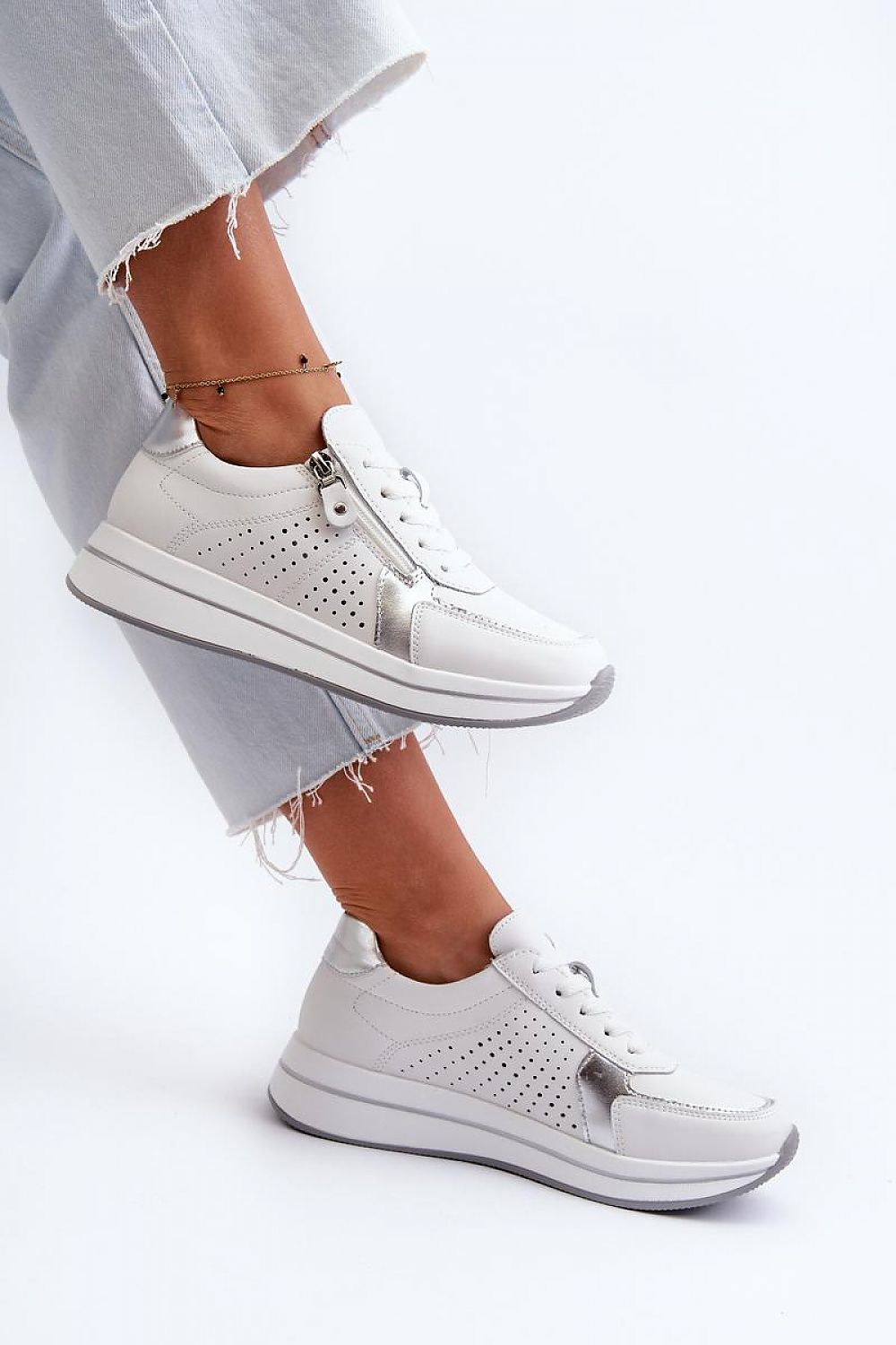 Luxury Women's Natural Leather Sneakers with Comfortable 2.5cm Platform and Sturdy Heel Support