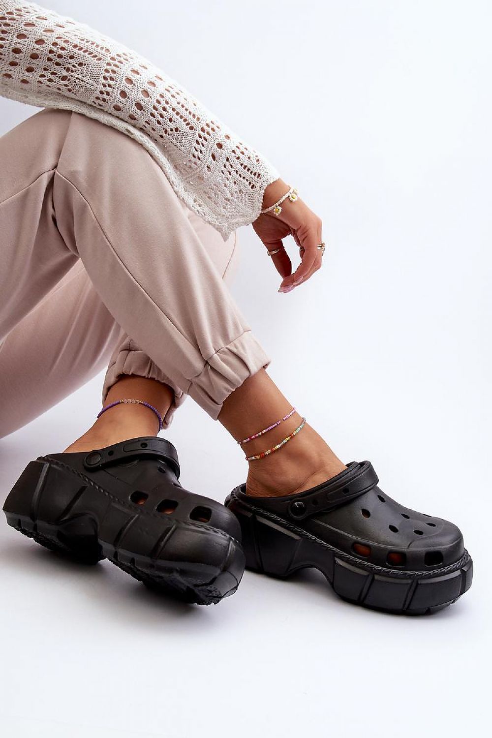 Women's Stylish Flip-Flops with Comfortable Solid Sole - Ideal for Summer at Pool & Beach