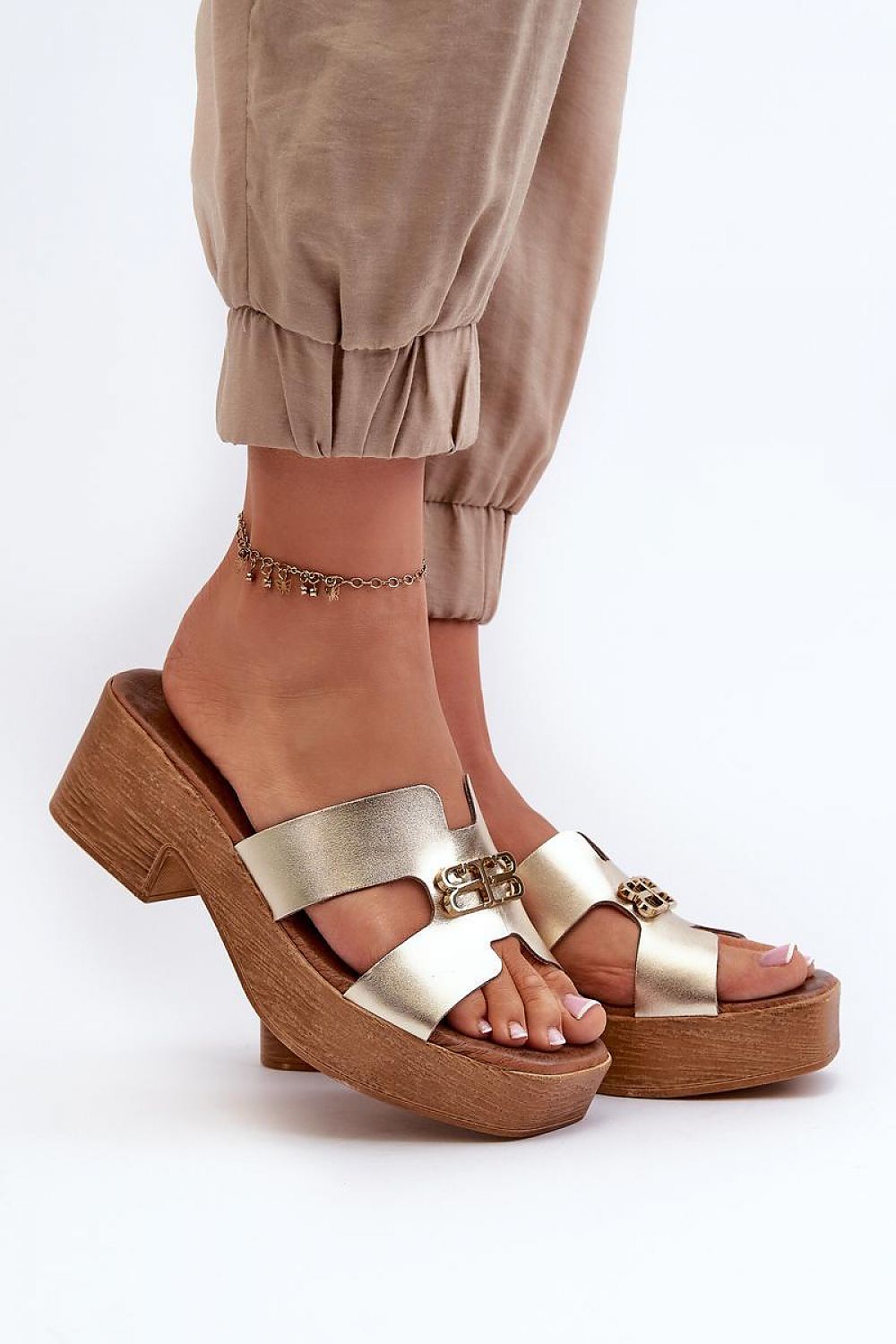 Elegant Women’s Leather Flip-Flops with Gold Ornament - Perfect Summer Footwear, 6cm Heel