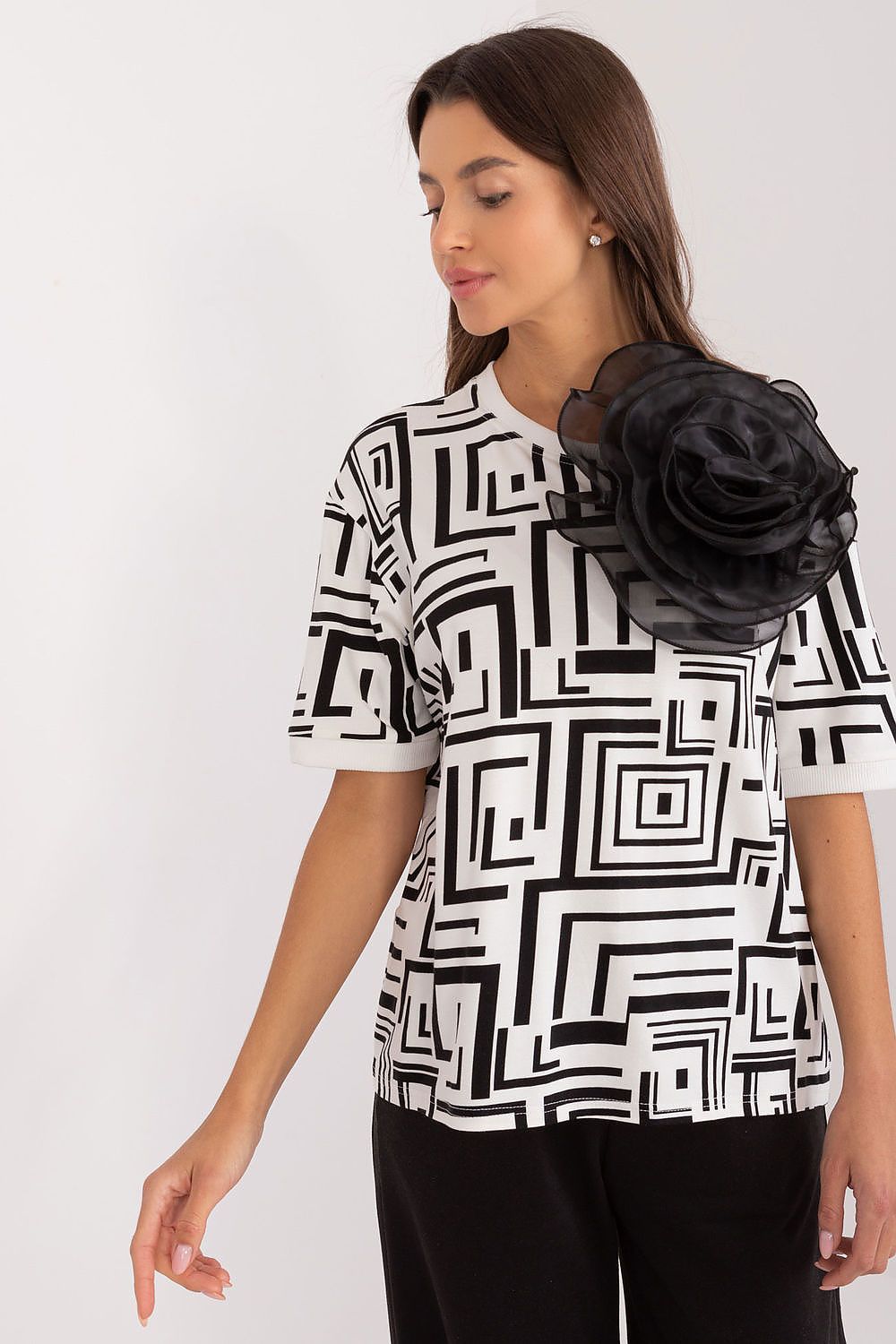 Elegant Viscose Blouse With Geometric Pattern And Fabric Flower Brooch for Modern Women