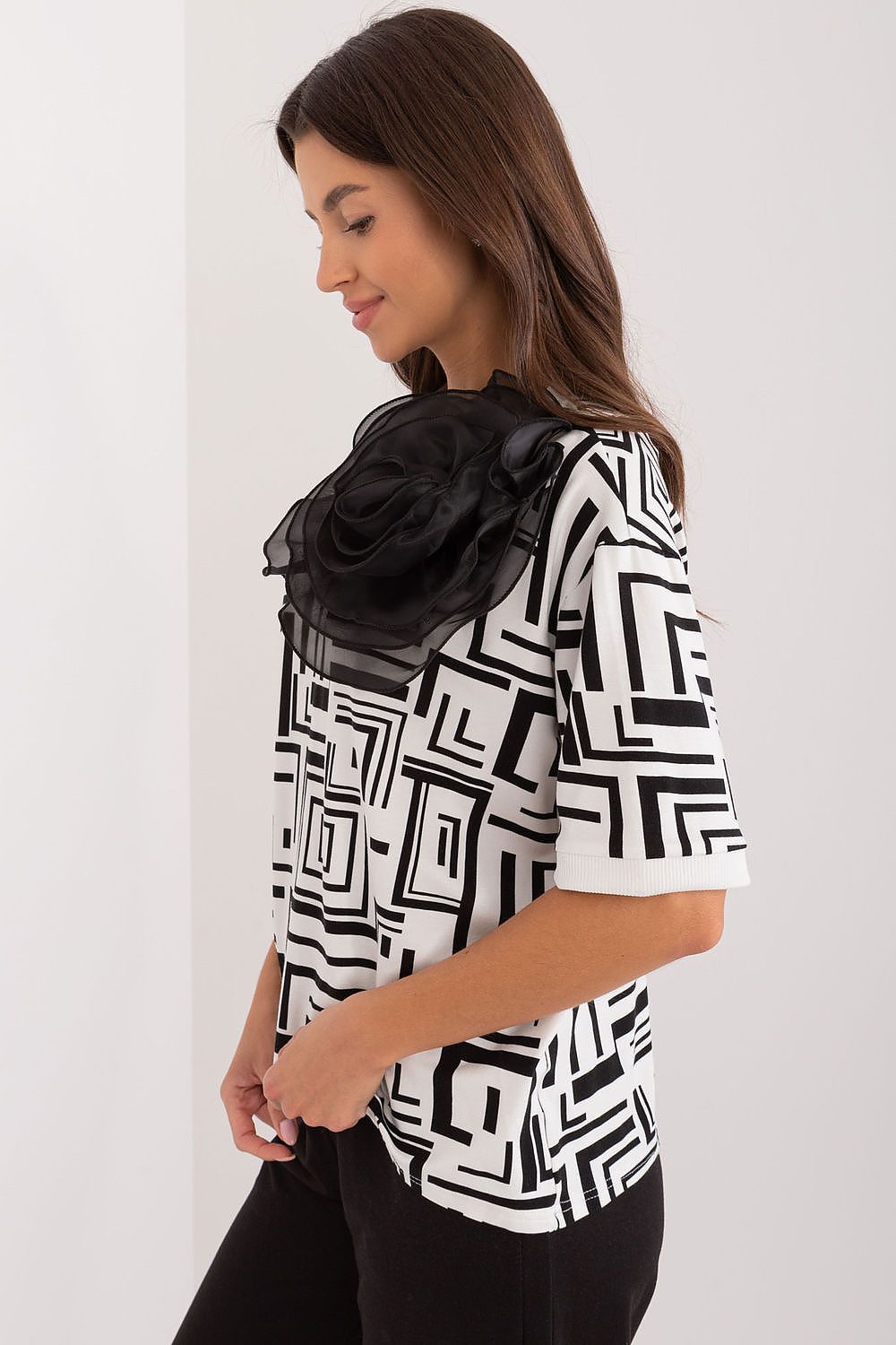 Elegant Viscose Blouse With Geometric Pattern And Fabric Flower Brooch for Modern Women