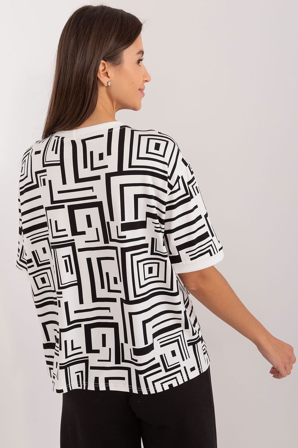 Elegant Viscose Blouse With Geometric Pattern And Fabric Flower Brooch for Modern Women