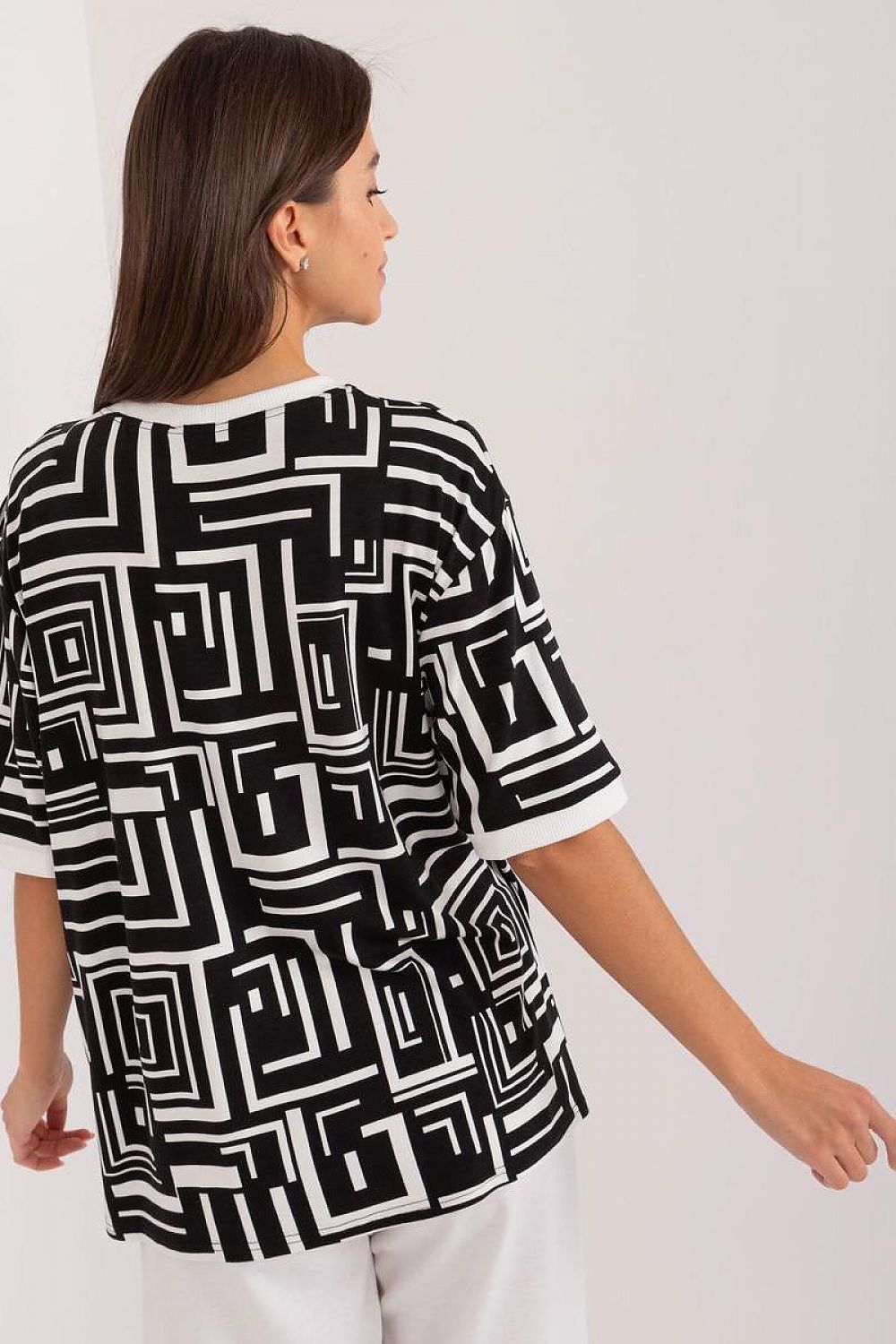 Elegant Viscose Blouse With Geometric Pattern And Fabric Flower Brooch for Modern Women