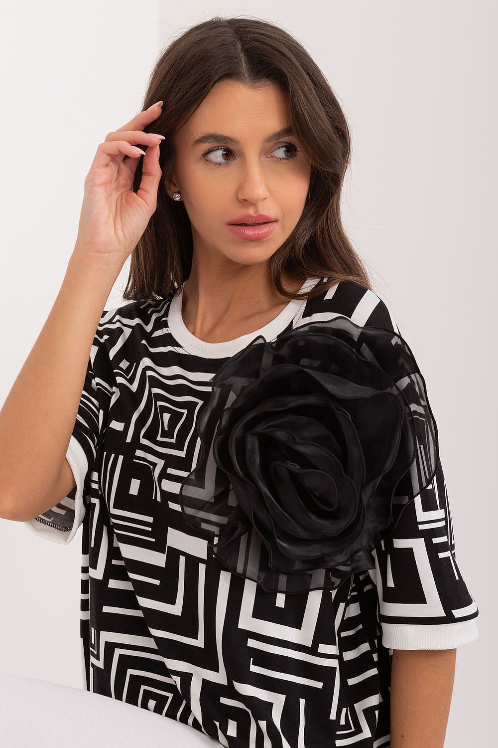 Elegant Viscose Blouse With Geometric Pattern And Fabric Flower Brooch for Modern Women