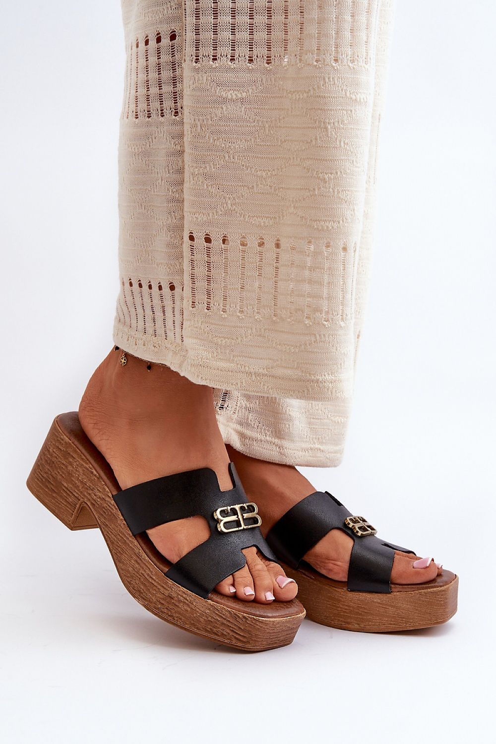 Elegant Women’s Leather Flip-Flops with Gold Ornament - Perfect Summer Footwear, 6cm Heel