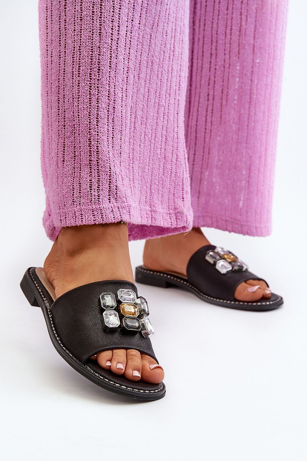 Elegant Women's Flip-Flops With Soft Leather Insole And Decorative Accents - Step In Style
