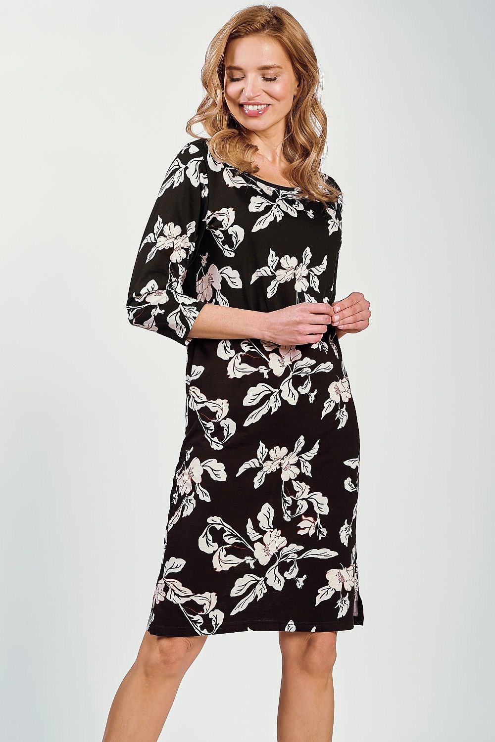 Elegant 100% Cotton Nightshirt By Taro With Semi-Circular Neckline And Charming 3/4 Sleeves