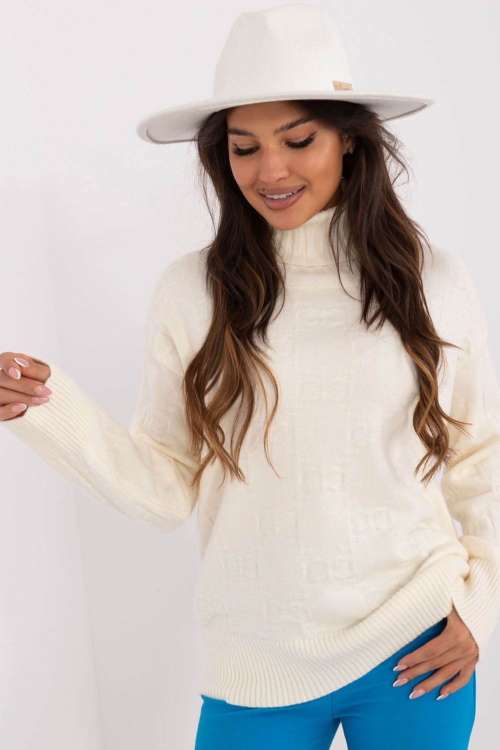 Elegant Long Sleeve Jumper with Decorative Cuffs and Distinctive Print - Classic Round Neck Sweater