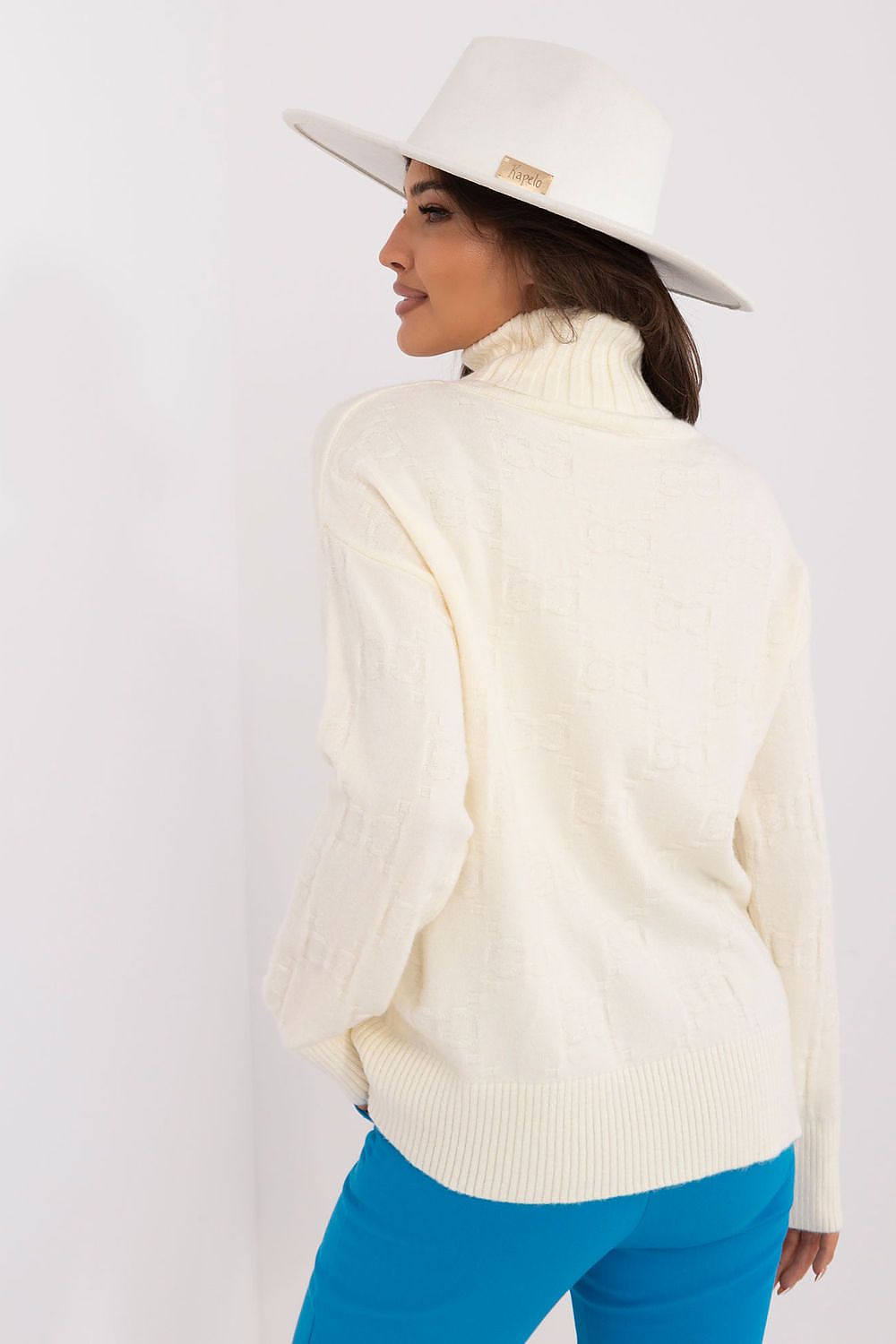 Elegant Long Sleeve Jumper with Decorative Cuffs and Distinctive Print - Classic Round Neck Sweater