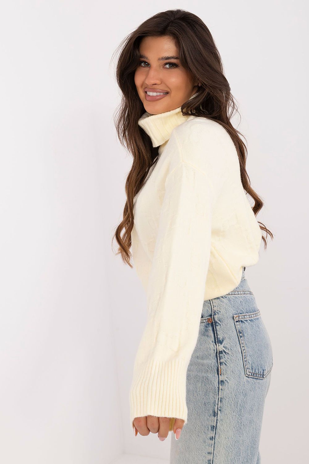 Elegant Long Sleeve Jumper with Decorative Cuffs and Distinctive Print - Classic Round Neck Sweater