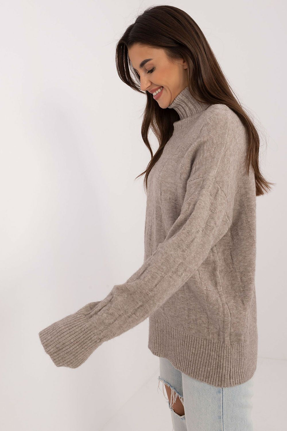 Elegant Long Sleeve Jumper with Decorative Cuffs and Distinctive Print - Classic Round Neck Sweater