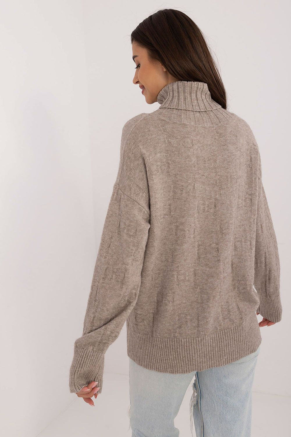 Elegant Long Sleeve Jumper with Decorative Cuffs and Distinctive Print - Classic Round Neck Sweater