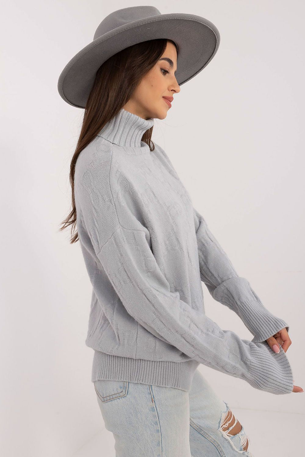 Elegant Long Sleeve Jumper with Decorative Cuffs and Distinctive Print - Classic Round Neck Sweater