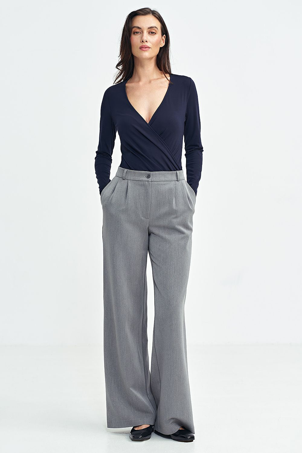 Elegant women's wide leg trousers with pleats and comfort...