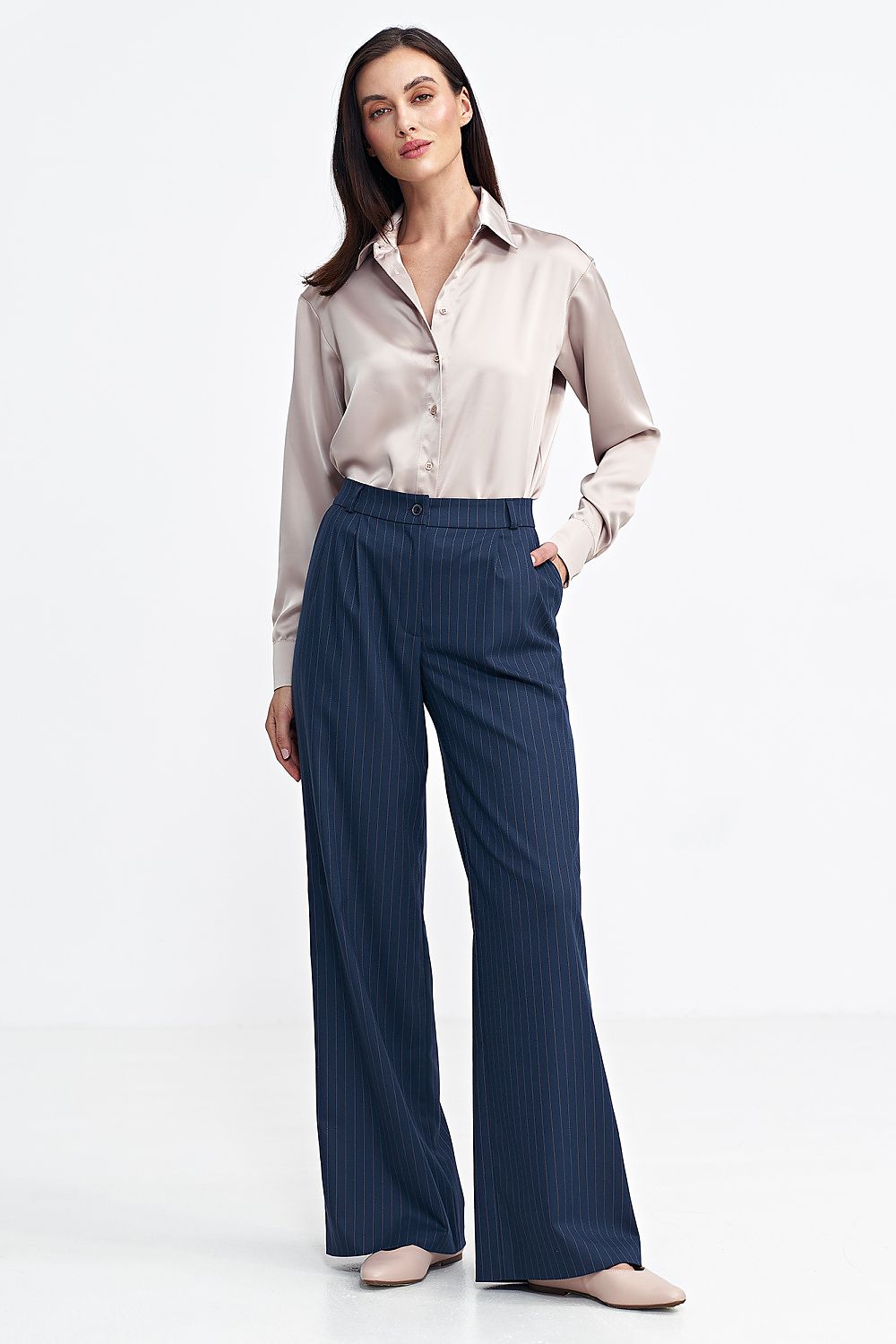 Elegant women's wide leg trousers with pleats and comfort...