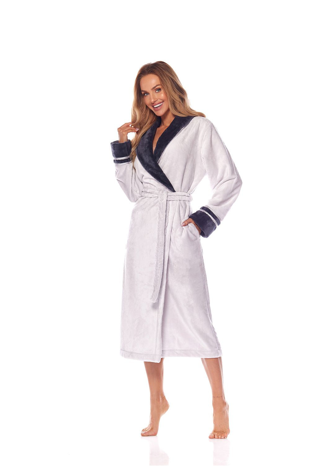 Elegant L&L Collection Women's Bathrobe - Soft Polyester, Comfortable Fit, Stylish Piping & Pockets
