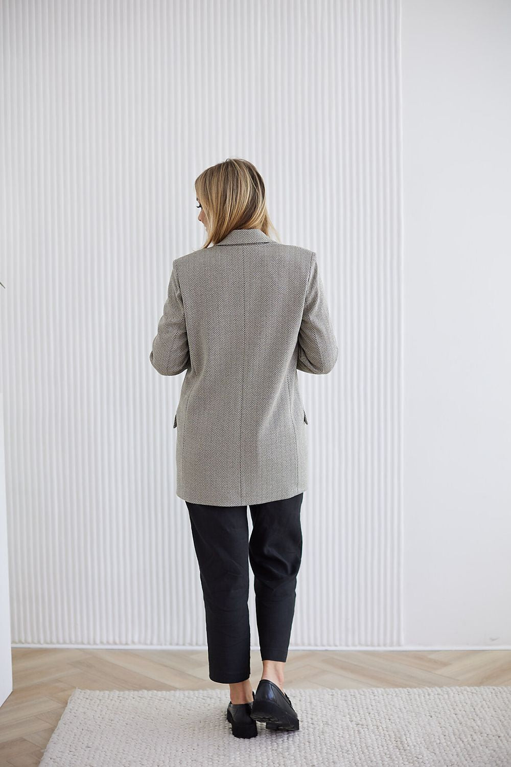 La Aurora Feminine Jacquard Knit Jacket with Silver Lurex - Elegant Comfort for Mature Women