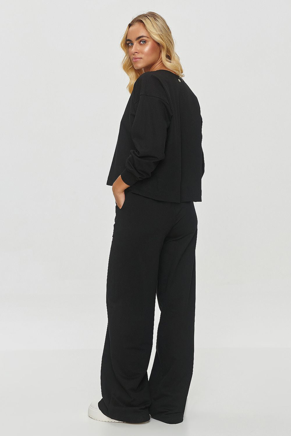 Luxury Makadamia Tracksuit Set - Comfortable Oversized Sweatshirt & Wide Leg Trousers